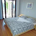 Elide Apartment